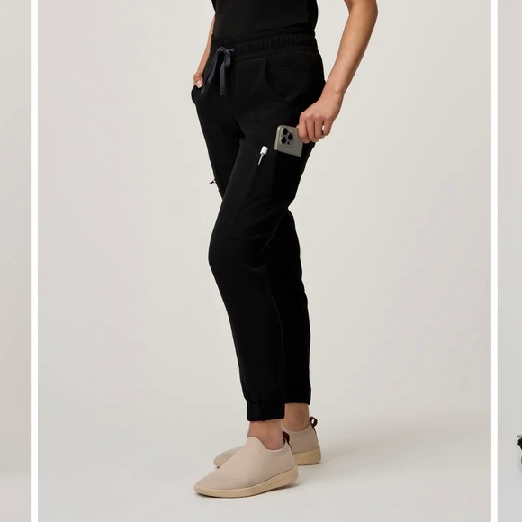 Luuna Astra Jogger Scrub Pants - Picture 4 of 9